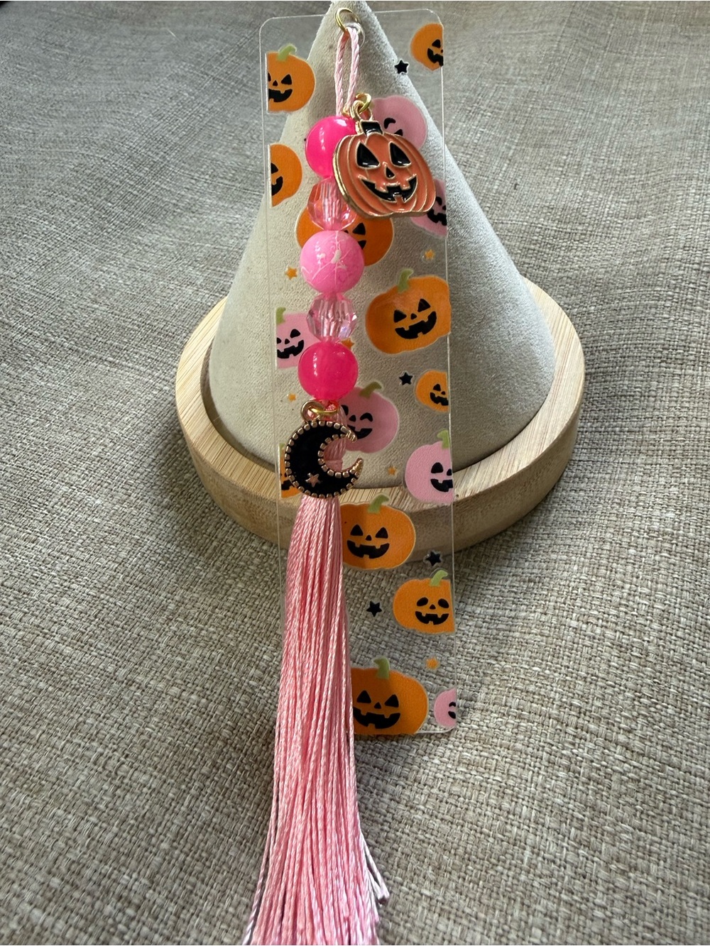 🎃 Acrylic bookmark “Pumpkins” design, beads and 2 Charms. NWOT (Size small )